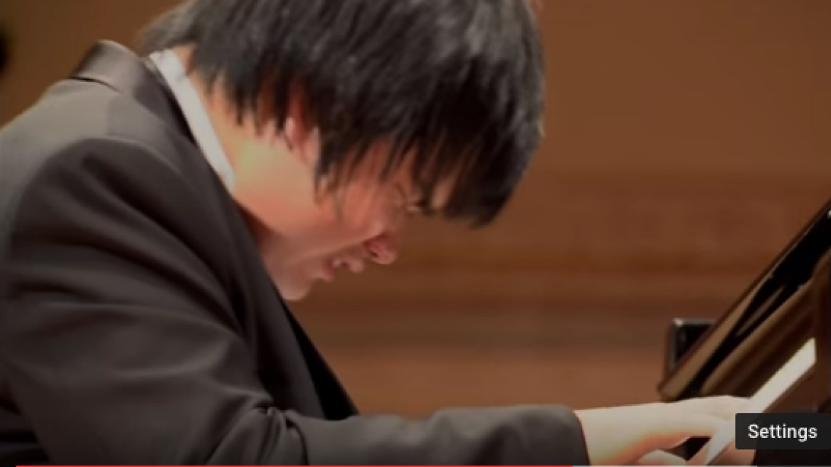 Amazing blind pianist breaks out in tears on stage! (video)